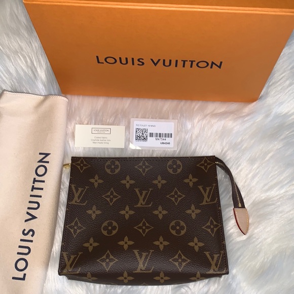 LOUIS VUITTON Authentic Toiletry 19 Clutch Purse Bag LV Pouch 